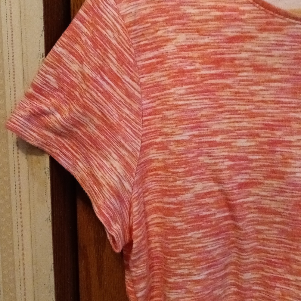 Top. A2 - Picture 3 of 3